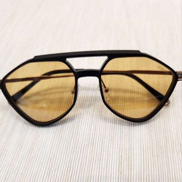 Eyewear - Picture 1 of 5